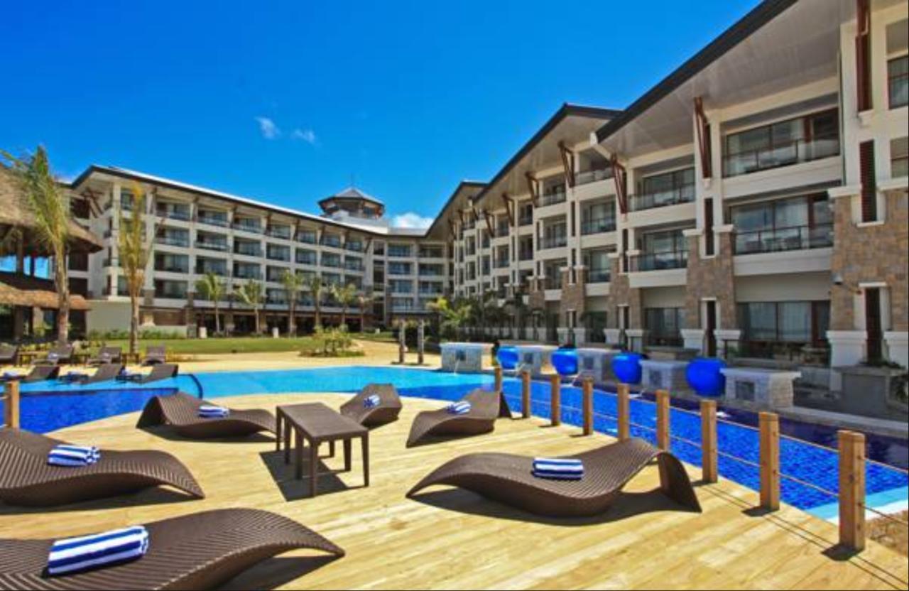 The Bellevue Resort Panglao Kültér fotó The swimming pool at the hotel
