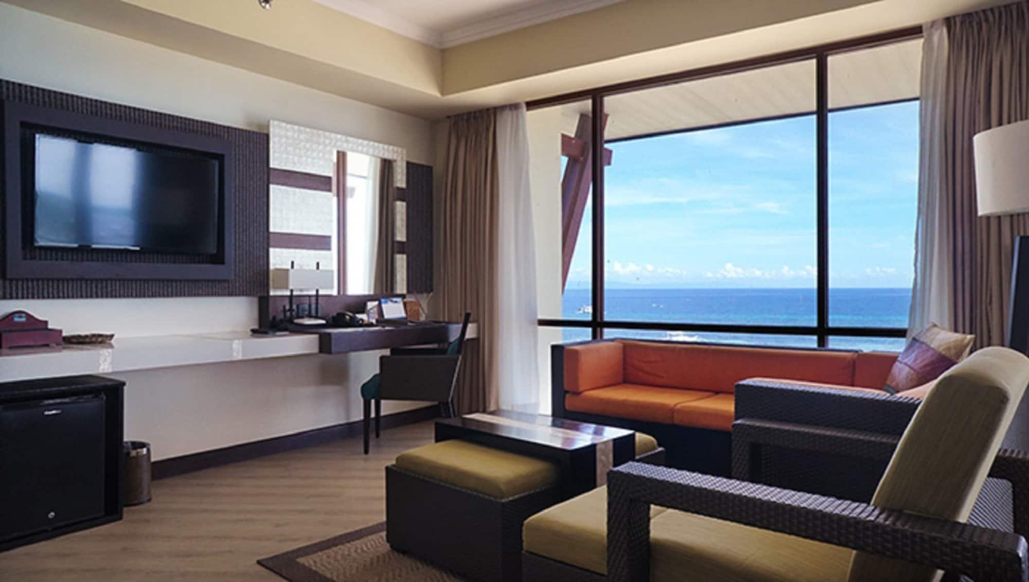 The Bellevue Resort Panglao Kültér fotó A suite at the Hilton San Diego Bayfront