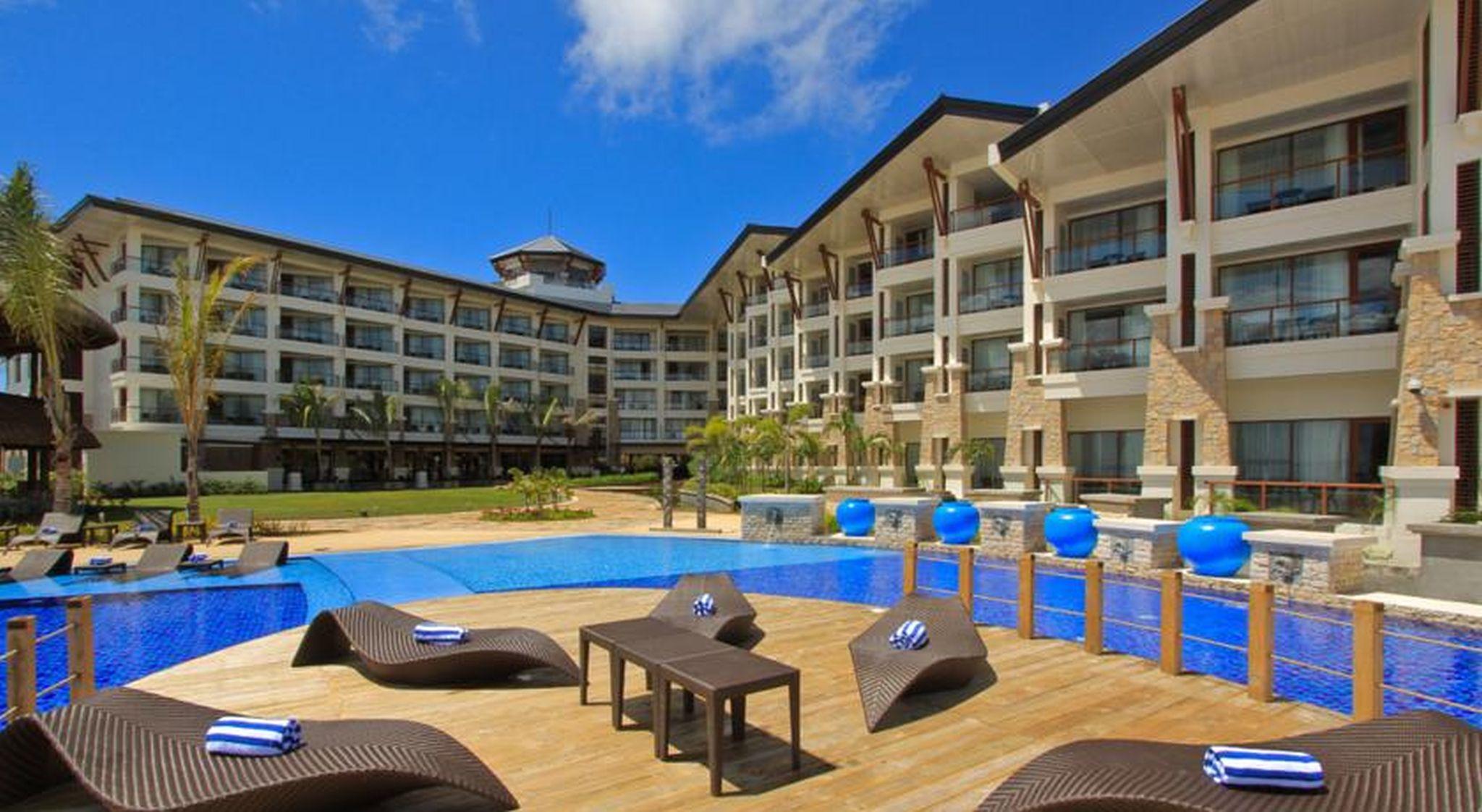 The Bellevue Resort Panglao Kültér fotó The pool at the hotel