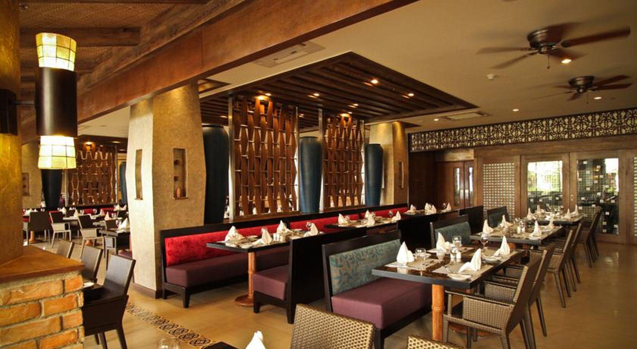 The Bellevue Resort Panglao Kültér fotó The interior of a restaurant
