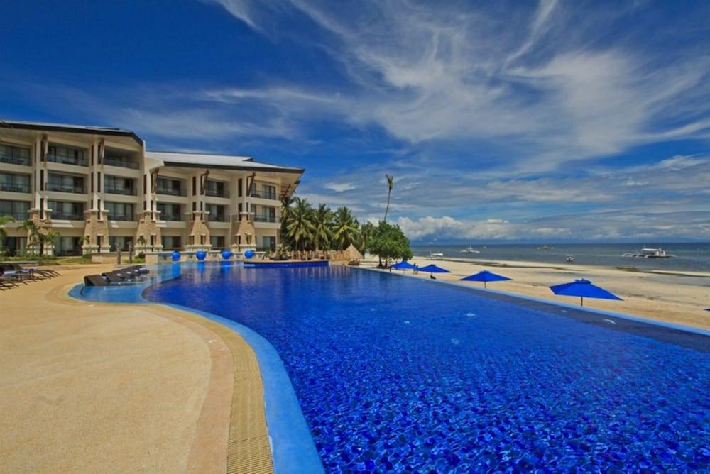 The Bellevue Resort Panglao Kültér fotó The swimming pool at the Shangri-La Hotel, Mactan Resort