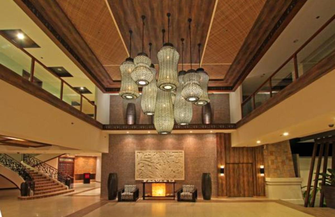The Bellevue Resort Panglao Kültér fotó The lobby of the hotel