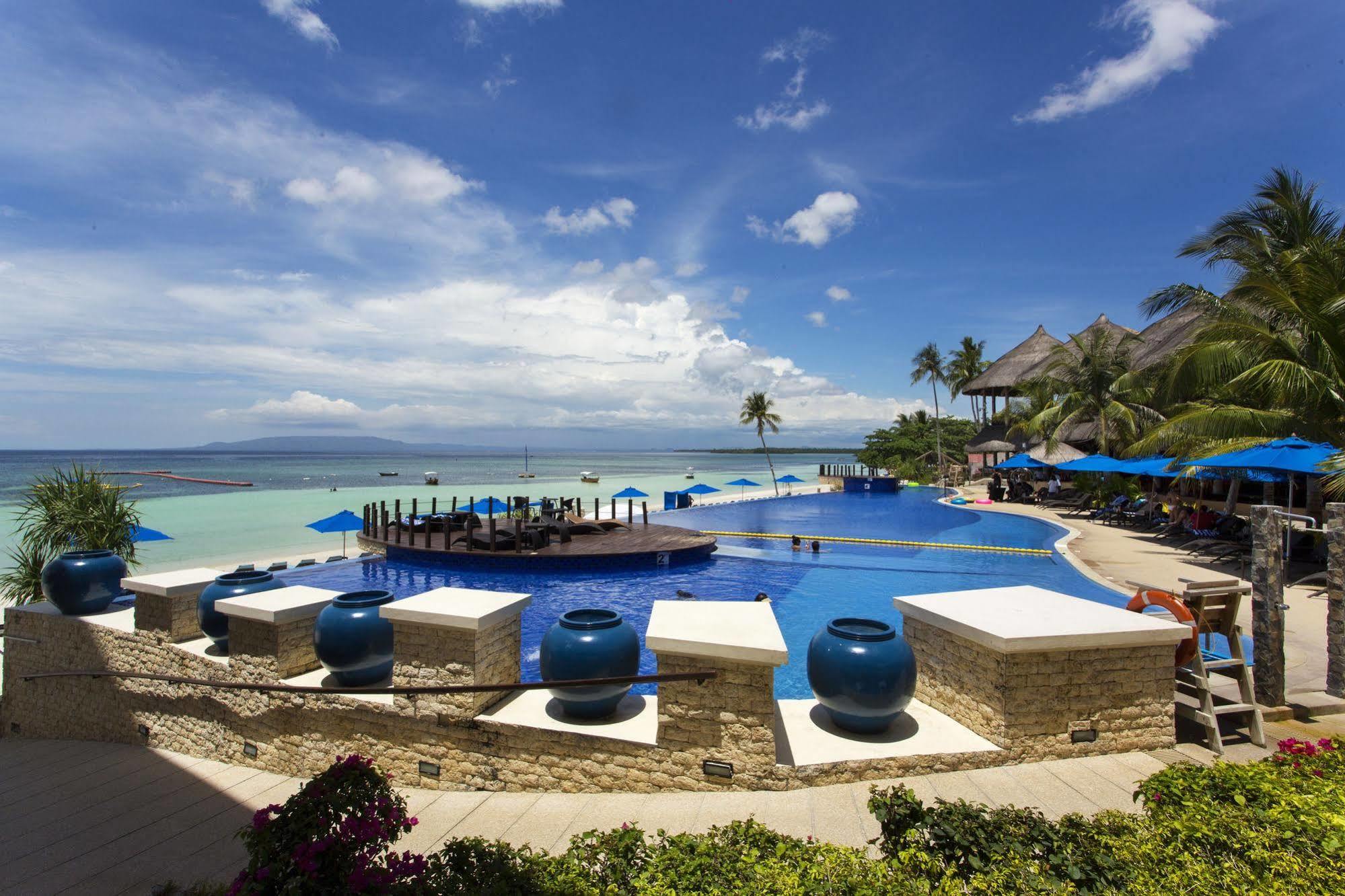 The Bellevue Resort Panglao Kültér fotó The pool at the Shangri-La resort